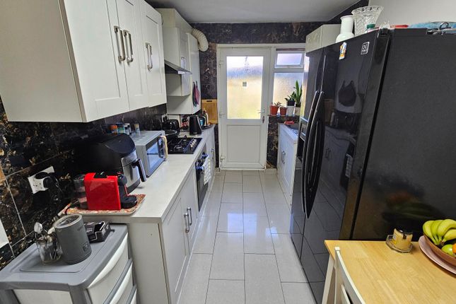 7, Third Avenue, Wembley photo 3