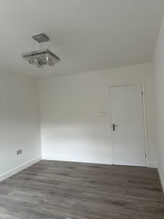 Flat for sale in Fallowfield, Willow Bank, Manchester