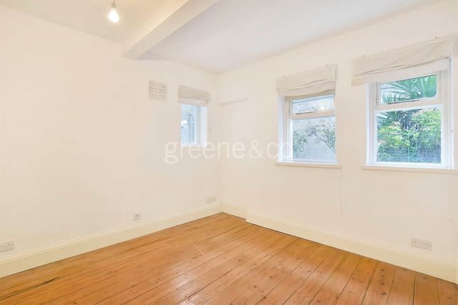 Flat to rent in Fleet Road, London