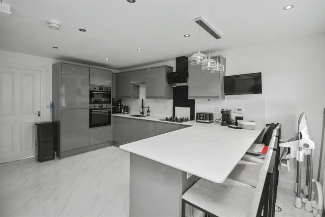 18, Clarendon Close, Corby photo 2