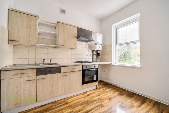 16C, High View Road, London photo 3