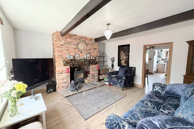 372, Stockport Road, Hyde photo 4
