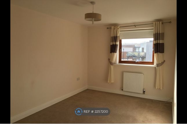 Commonwealth Drive, Crawley photo 3