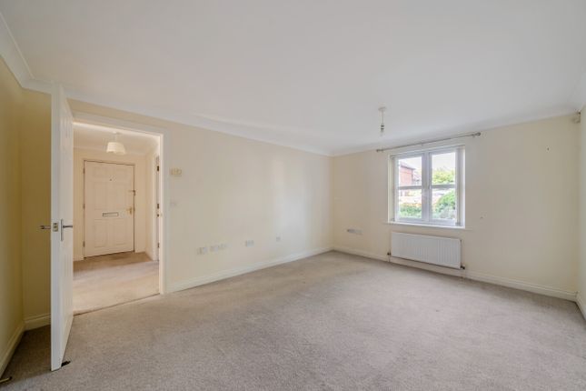 Applemore House, Hillcroft Close, Lymington photo 4