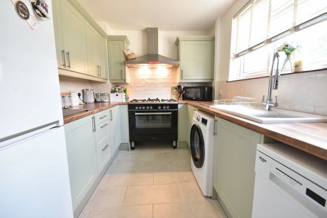 42, Careys Wood, Surrey photo 4