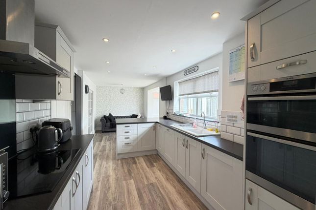 18, Merlin Drive, Sandy photo 2