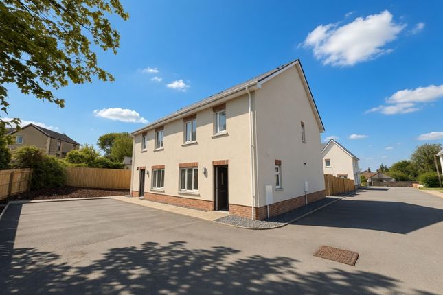 Clos Ffordd Fach, Llanelli photo 2