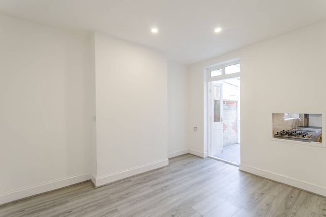 84, Woodcroft Road photo 4