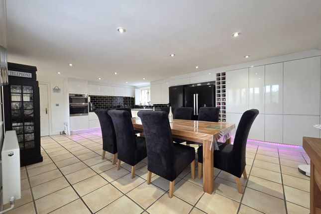 33 Queenborough Lane, Great Notley, Braintree photo 4