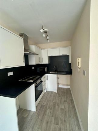 Flat 3, Greengables, Greenlands Avenue, New Waltham photo 3