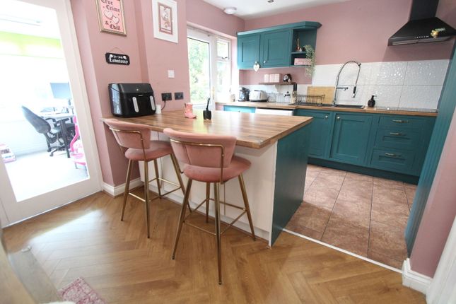 10, Bournebrook Close, Dudley photo 2