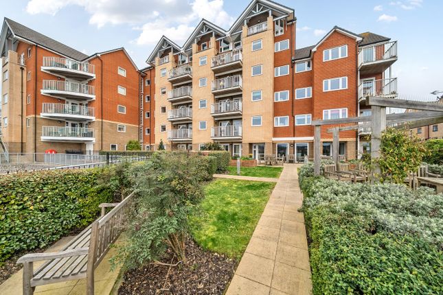 2-bed flat on Flat 30, The Boathouse, 100, Riverdene Place, Hampshire, £180,000