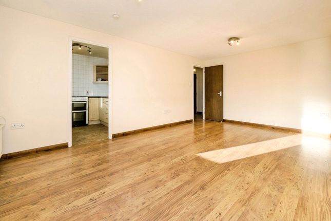 20 Cobdens,, Limes Avenue, Essex photo 4