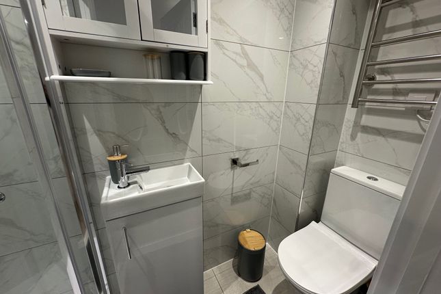 70, Oakmere Avenue, Potters Bar photo 2