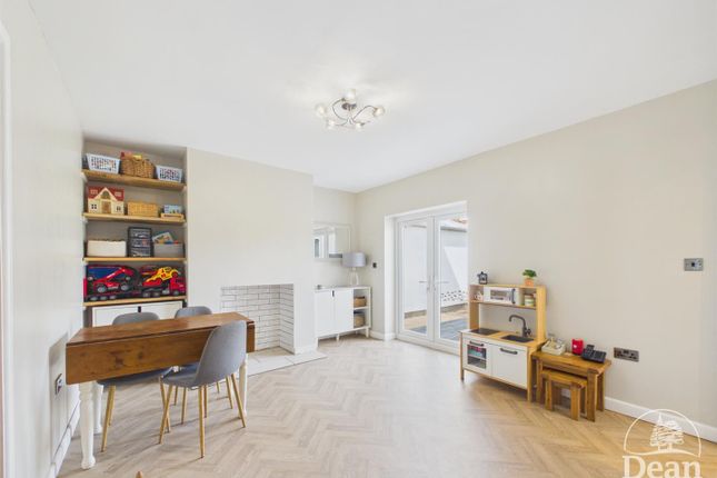 23, Slade Road, Lydney photo 4