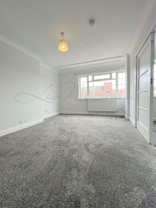 Flat 7  3 bed Kennyland Court, Hendon Way, London photo 5