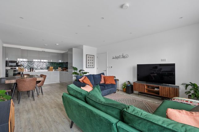 Thumbnail Flat for sale in Matthias Road, London