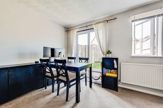29, West Highland Road, Swindon photo 4