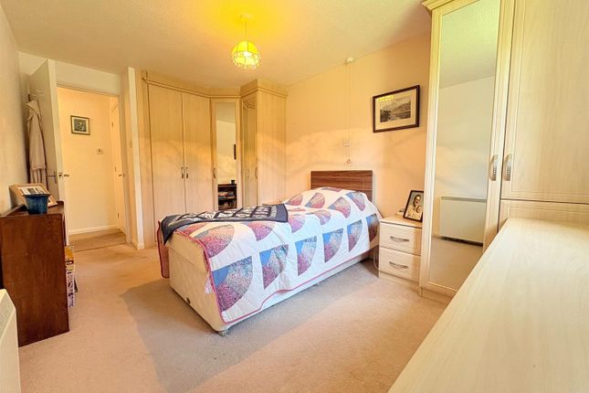 10, Lowry Court, Hyde photo 4