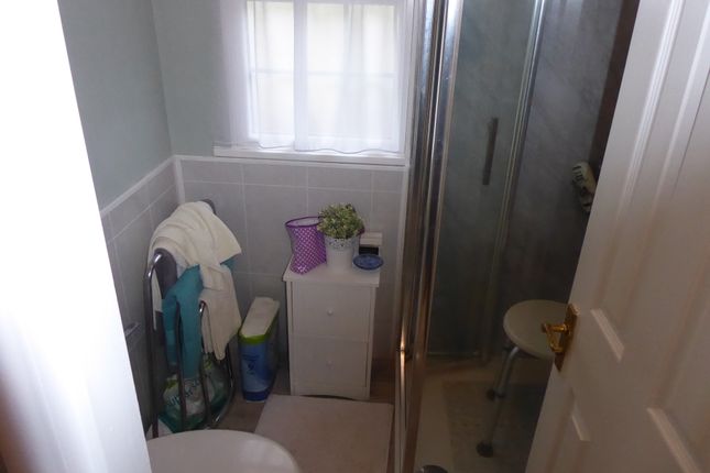 18 Shaftesbury Way, High View Park, Kings Langley photo 5