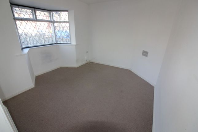 19 Dartmouth Avenue, Willenhall photo 2