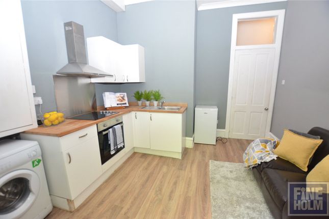 Thumbnail Flat to rent in Newlands Road, Cathcart, Glasgow
