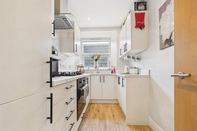 Flat 4, 3 Mount Wise, Newquay photo 3