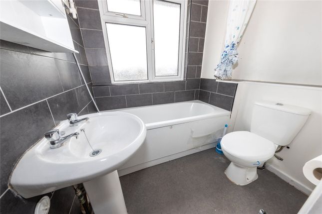 Terraced house for sale in Brendon Avenue, Luton