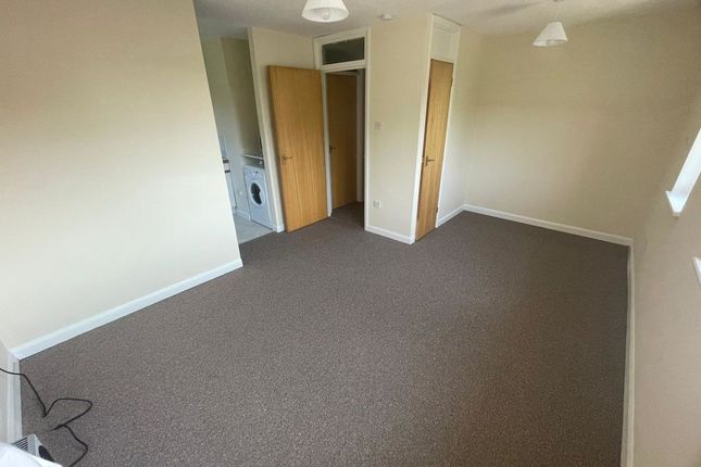 Flat 21,Chequers Court, Palmers Leaze, Bristol photo 3