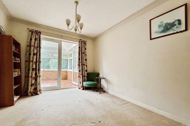 5, Barrington Avenue, Cheltenham photo 4