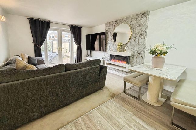 46, Sangster Way, Bradford photo 2