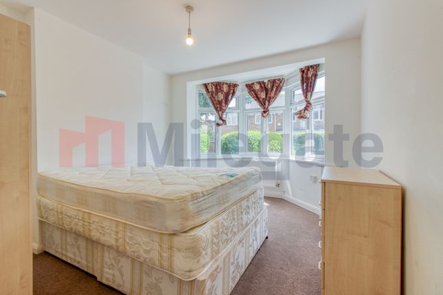 Thumbnail Flat to rent in Grosvenor Court, Brewster Road, London