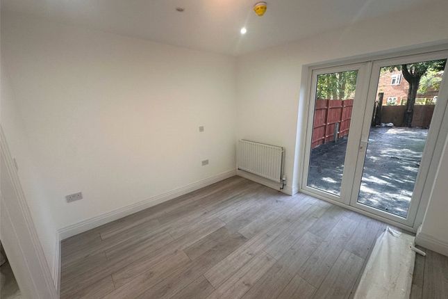 92, Maple Close, Greater London photo 4