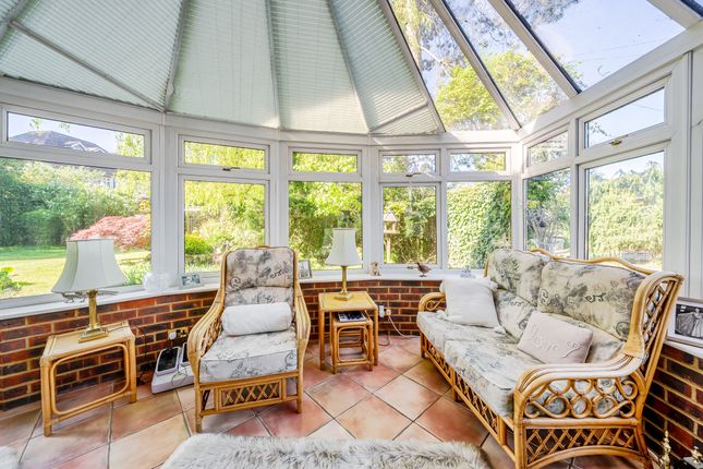 6, Clovelly Avenue, Warlingham photo 4