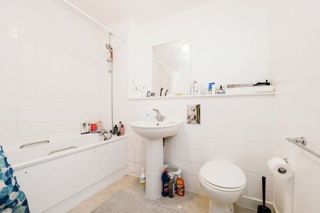 Flat for sale in Cam Road, London