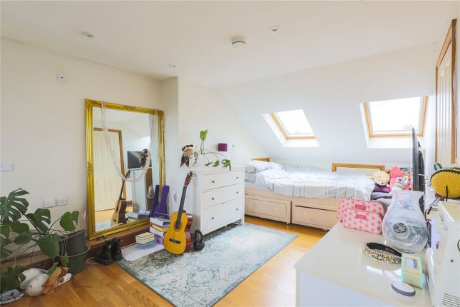 Maisonette to rent in Montana Road, Tooting Bec, London