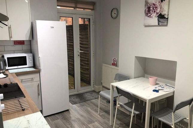 Flat 4, 94, Herga Road, Wealdstone photo 4