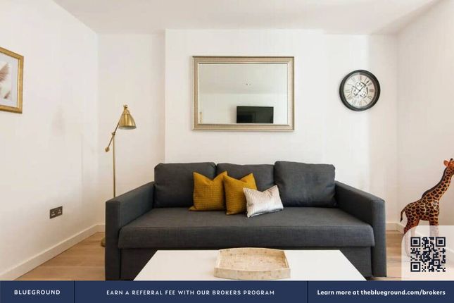 Clarendon Road, Clarendon Road, London photo 4