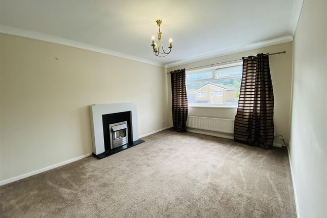 3, Roxby Avenue, Guisborough photo 2
