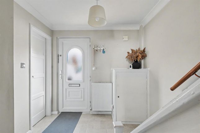 62, Rossell Drive, Nottingham photo 3