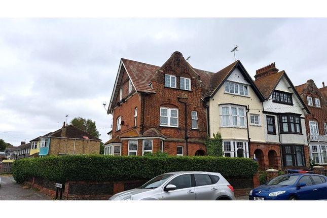 Flat for sale in Westgate Bay Avenue, Kent, Westgate-On-Sea