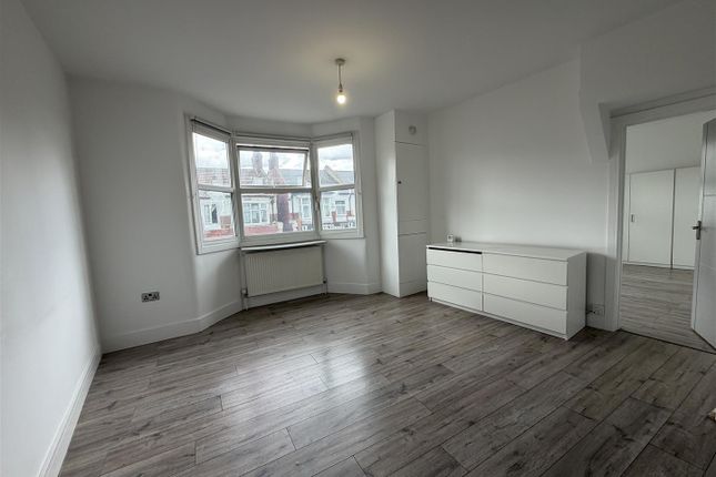 Flat C, 2-8, Winchester Road, Chingford photo 5
