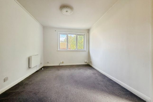 24, Vesey Close, Farnborough photo 3