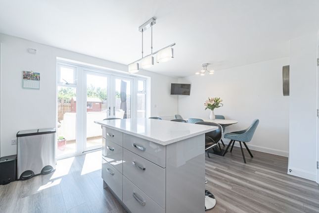 18, Fairstone, Newbury photo 2