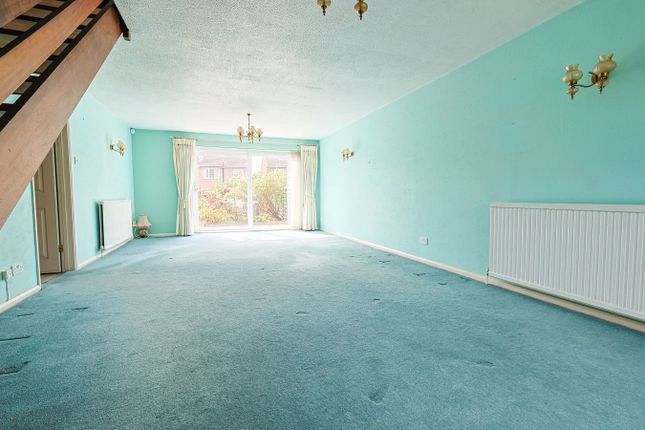 40, Oakdene, Cheshunt photo 3