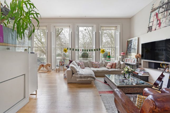 Flat for sale in Courtfield Gardens, London