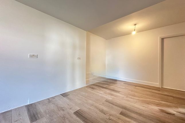 20, Queens Road, West Drayton photo 3