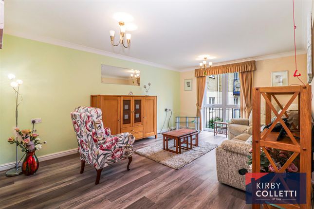 16 Benstede Court, Brocket Road, Hoddesdon photo 2