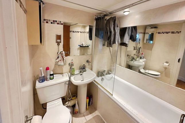 Flat 424, Platinum House Lyon Road, Harrow photo 5