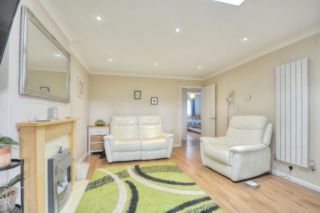 39, Fitzwilliam Avenue, Fareham photo 3